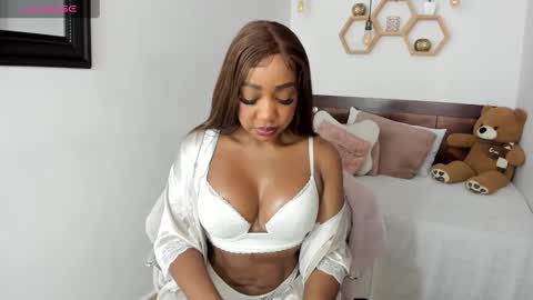 Snapshot of karinaebony_ chatting on February 2, 12:02 pm Karina online show from February 2, 12:02 pm