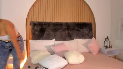 Karla Gonzaless online show from April 21, 7:10 pm