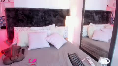Karla Gonzaless online show from July 5, 11:27 am