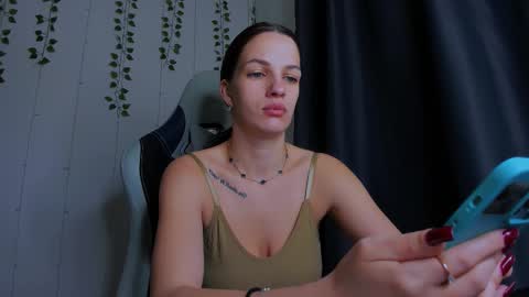 karla_lim online show from November 3, 9:24 am