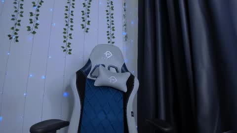 karla_lim online show from March 10, 7:45 am