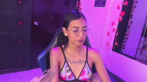 karlaslutskinny__ online show from April 23, 9:39 pm