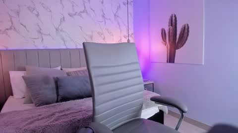 karlla_brown online show from December 1, 3:15 pm