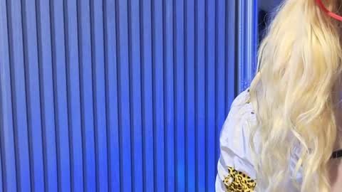 Julia online show from April 22, 7:44 pm