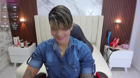 Snapshot of karolandluna chatting on March 4, 2:49 am Karoll online show from March 4, 2:49 am