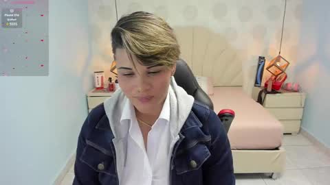 Snapshot of karolandluna chatting on March 1, 2:59 am Karoll online show from March 1, 2:59 am