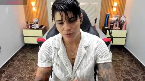 Snapshot of karolandluna chatting on September 18, 2:32 am Karoll online show from September 18, 2:32 am