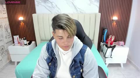 Snapshot of karolandluna chatting on February 17, 2:09 am Karoll online show from February 17, 2:09 am