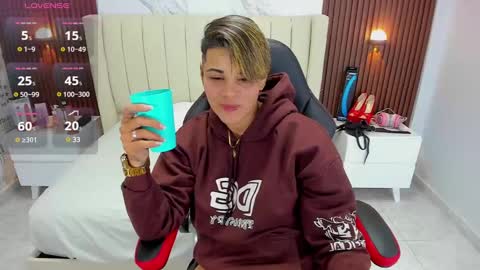 Snapshot of karolandluna chatting on February 14, 2:39 am Karoll online show from February 14, 2:39 am