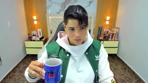 Snapshot of karolandluna chatting on October 3, 3:00 am Karoll online show from October 3, 3:00 am