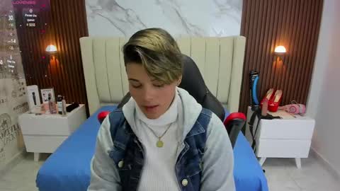 Snapshot of karolandluna chatting on March 6, 10:47 pm Karoll online show from March 6, 10:47 pm