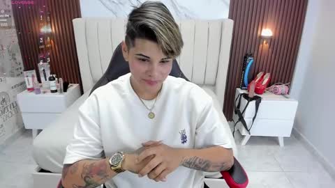 Snapshot of karolandluna chatting on February 22, 2:39 am Karoll online show from February 22, 2:39 am