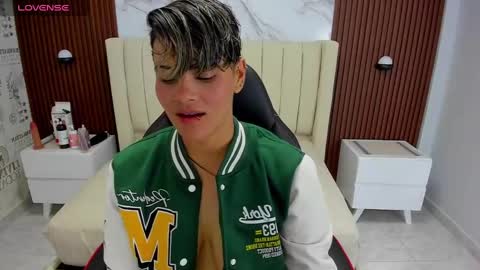 Snapshot of karolandluna chatting on February 6, 10:32 pm Karoll online show from February 6, 10:32 pm