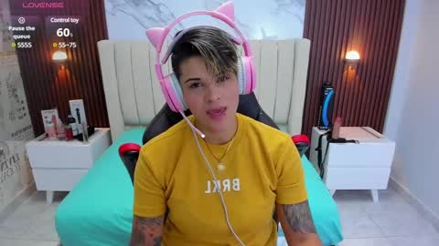 Snapshot of karolandluna chatting on March 12, 2:30 am Karoll online show from March 12, 2:30 am