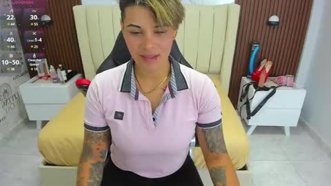 Snapshot of karolandluna chatting on February 21, 2:17 am Karoll online show from February 21, 2:17 am