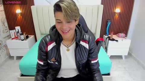 Snapshot of karolandluna chatting on March 8, 2:54 am Karoll online show from March 8, 2:54 am