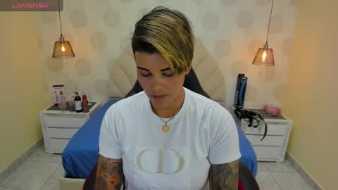 Snapshot of karolandluna chatting on February 12, 11:09 pm Karoll online show from February 12, 11:09 pm