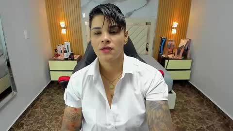 Snapshot of karolandluna chatting on October 8, 3:00 am Karoll online show from October 8, 3:00 am
