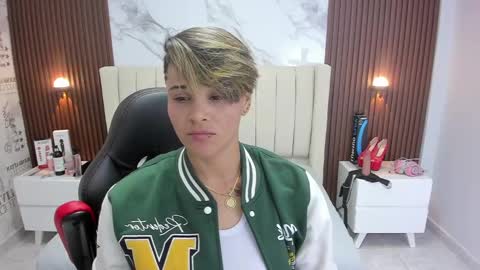 Snapshot of karolandluna chatting on February 28, 4:10 am Karoll online show from February 28, 4:10 am