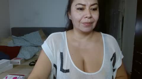 Snapshot of karolhot_x chatting on March 7, 5:08 am karol online show from March 7, 5:08 am