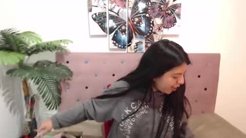 Snapshot of karolineburnx chatting on March 10, 8:50 am Isa online show from March 10, 8:50 am
