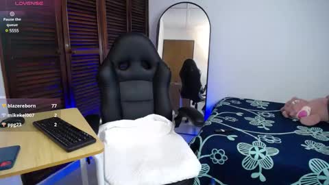 Snapshot of karoll_marquez chatting on February 9, 2:17 am karol online show from February 9, 2:17 am