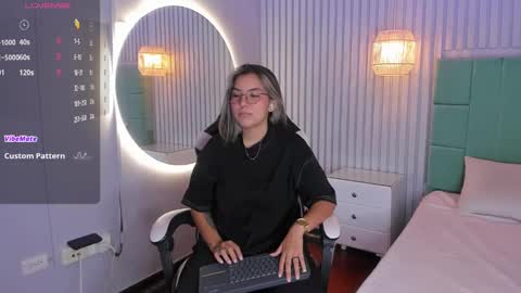 Snapshot of karoll_santos chatting on December 12, 3:16 pm Karol Santos online show from December 12, 3:16 pm