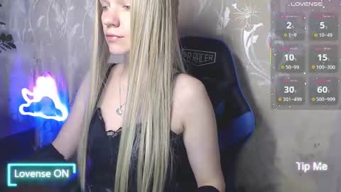 Caroline Fox online show from May 16, 11:20 am