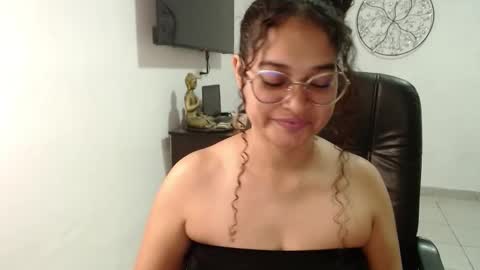 Snapshot of kataleya_skovar chatting on October 21, 12:47 am danna online show from October 21, 12:47 am