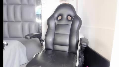 kataleya_west online show from May 15, 10:56 pm