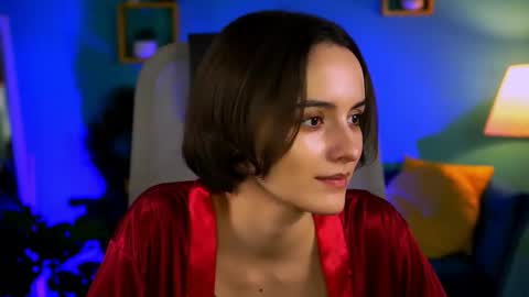 katewillows online show from February 3, 8:08 am