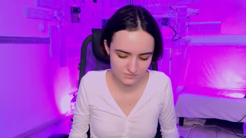 katewillows online show from March 1, 6:35 am