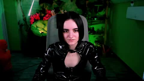 katewillows online show from April 23, 8:22 am