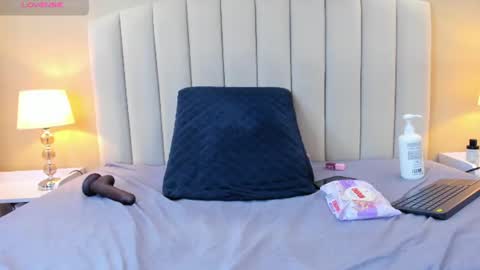 kathe_king online show from June 12, 1:46 am