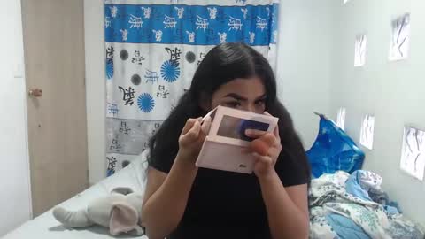 Snapshot of kathiie_ chatting on February 15, 12:11 pm K A T H I E online show from February 15, 12:11 pm