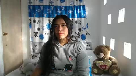 Snapshot of kathiie_ chatting on February 25, 12:27 pm K A T H I E online show from February 25, 12:27 pm