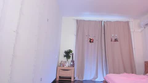 Kate online show from May 1, 2:53 pm