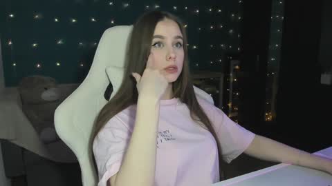Snapshot of katie_taylorr chatting on December 3, 10:40 pm Katie online show from December 3, 10:40 pm