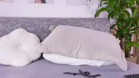 Katie online show from April 24, 12:30 pm