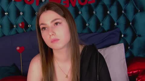 katiereeves online show from February 12, 6:09 pm