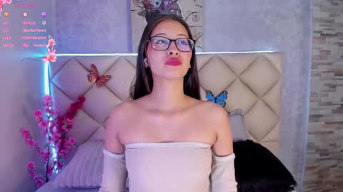 Snapshot of katniss_lovee_ chatting on September 13, 5:48 am .... Katniss .... online show from September 13, 5:48 am