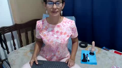 Snapshot of kattydirty144 chatting on October 26, 10:38 pm angel online show from October 26, 10:38 pm