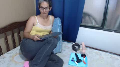 Snapshot of kattydirty144 chatting on October 2, 7:52 pm angel online show from October 2, 7:52 pm