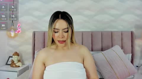 Snapshot of katya_blonde chatting on October 15, 12:19 pm katya_blonde online show from October 15, 12:19 pm