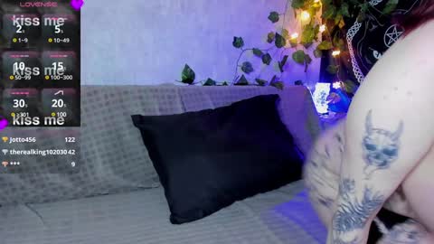 Snapshot of kawai_kittypussy chatting on December 24, 8:00 am Mia online show from December 24, 8:00 am