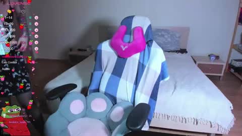 Snapshot of kawaii_power_uwu chatting on January 31, 6:36 pm Kira-chan online show from January 31, 6:36 pm