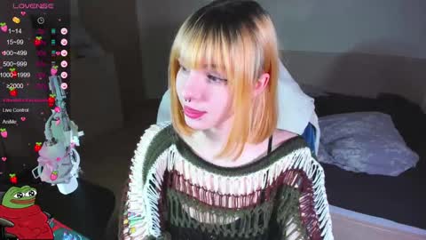 Snapshot of kawaii_power_uwu chatting on January 25, 11:57 am Kira-chan online show from January 25, 11:57 am