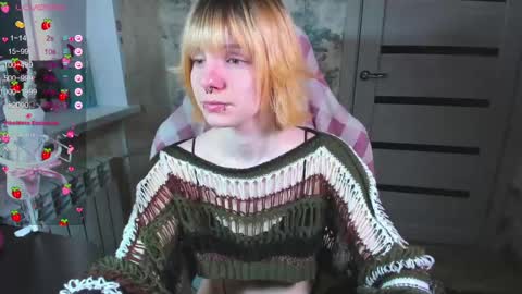 Snapshot of kawaii_power_uwu chatting on March 1, 7:41 am Kira-chan online show from March 1, 7:41 am