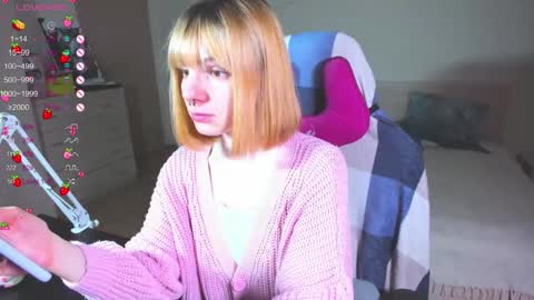 Snapshot of kawaii_power_uwu chatting on January 10, 12:26 pm Kira-chan online show from January 10, 12:26 pm