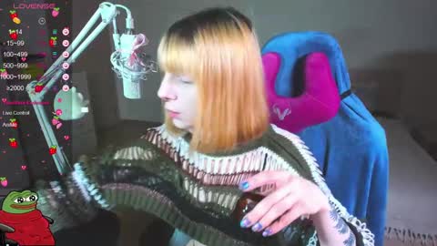 Snapshot of kawaii_power_uwu chatting on January 24, 3:24 pm Kira-chan online show from January 24, 3:24 pm